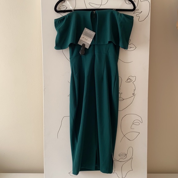 Le Chateau Bardot Dress in Emerld Green - Picture 5 of 14